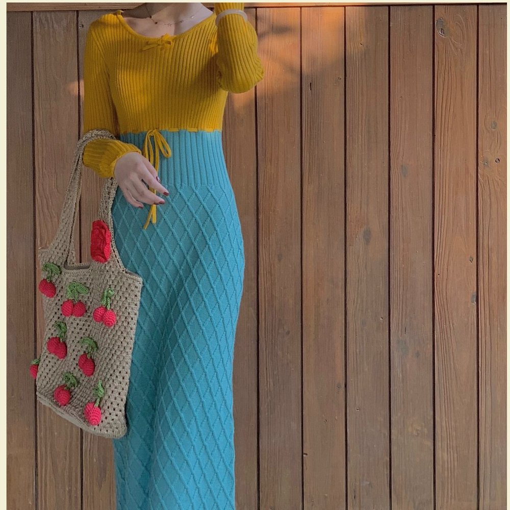 Blue and yellow knit long sleeves dress